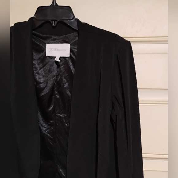 BCBGeneration Size Of Small Elegant Black Blazer With Shoulder Pads - Picture 7 of 7